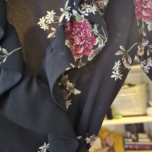 Floral wrap dres - Picture 2 of 3